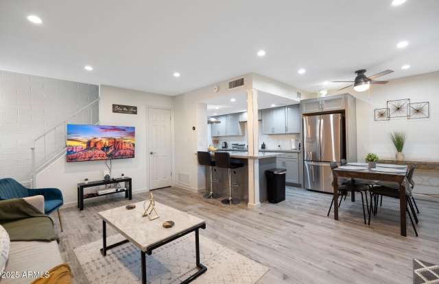 Photo of 948 S ALMA SCHOOL Road unit: 3