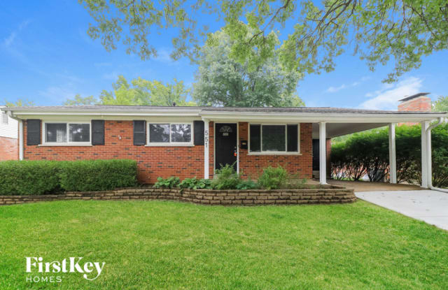 551 West Essex Avenue - 551 West Essex Avenue, Kirkwood, MO 63122