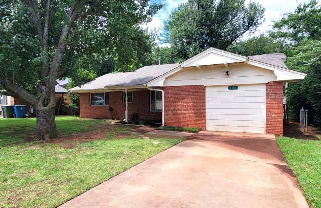 Coming Soon! 18-Month Lease Offer!! Ideal 3/2 in Edmond's Prime Location Near US77: A Perfect Blend of Charm and Convenience!