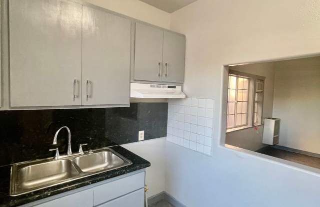 Move in Ready! 1 Bed + 1 Bath + Bonus Room for office!