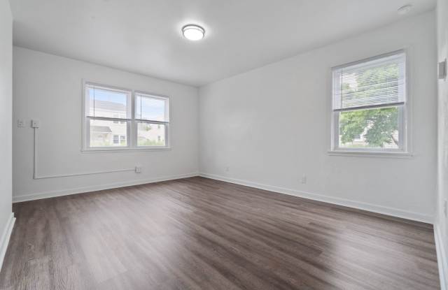 AVAILABLE NOW: 2 Bedroom Townhouse!!