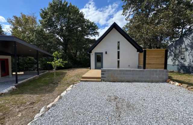 Photo of 1111 A South Ray Avenue