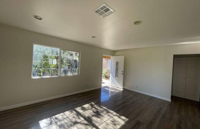 MOVE IN READY! Spacious 2-Bedroom Duplex in Panorama City!!