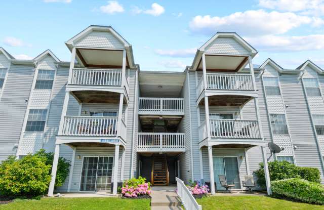 Two Bedroom Contempoary Style Apartment on the Third Floor - 524 Wildflower Drive, Luzerne County, PA 18702