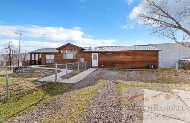 Beautiful 3 Bed 2 Bath Townhome in West Haven