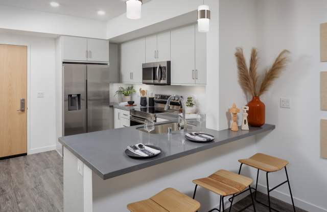 Esperanza at Duarte Station