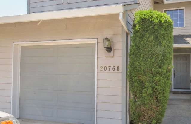 Updated Interior ! Spacious 2 Bedroom 2.5 Bath Town home close to Intel and Nike