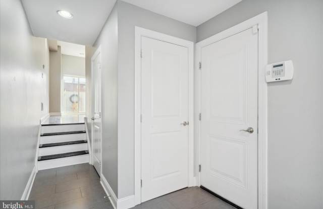 1353 N MASCHER Street