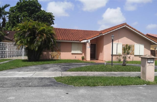 2739 SW 131st Pl - 2739 Southwest 131st Place, Tamiami, FL 33175