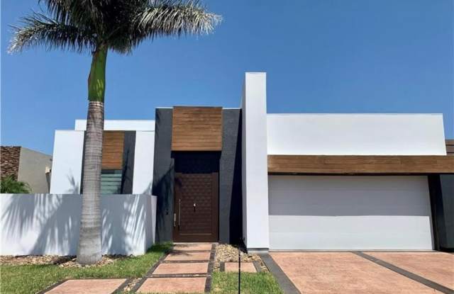 Photo of 302 Grovewood Avenue