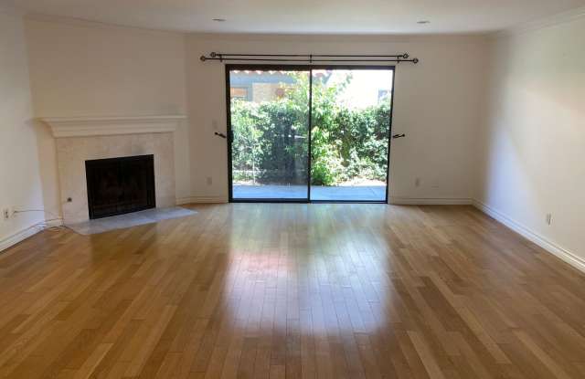 Photo of Spacious and Renovated Santa Monica Townhouse - Walker's Paradise 12th and Wilshire!