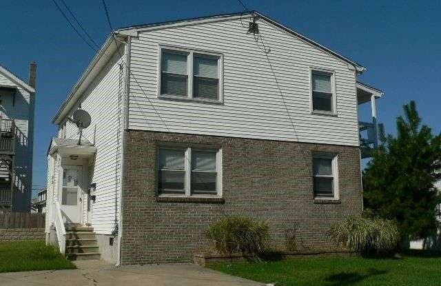 210 N Surrey Ave - 210 North Surrey Avenue, Ventnor City, NJ 08406