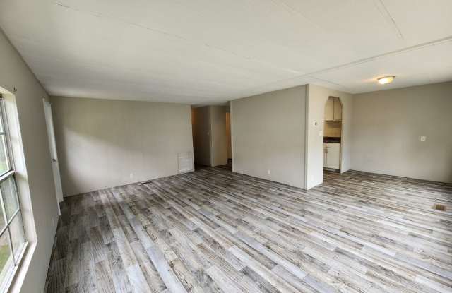 2 Bed 2 Bath Screened porch 654 SE 128th Ave. Silver Springs, FL 34488