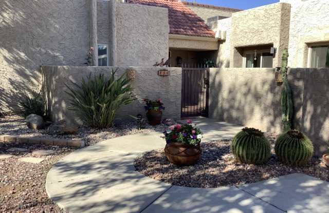 7425 N Via Camello Del Norte --