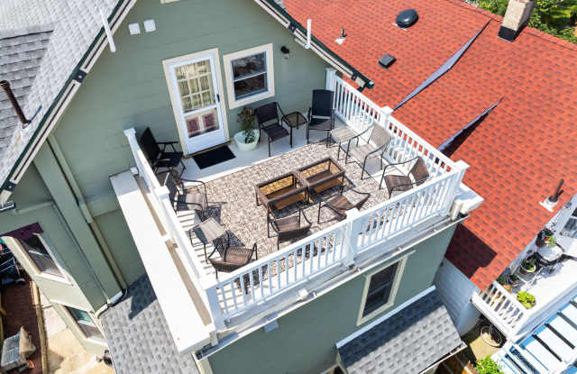 75 Webb Avenue unit: Upper Unit-Weekly