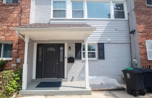 908 E MEADOWS COURT Glassmanor MD apartments for rent