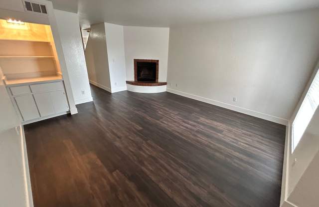 Spacious 2BD/2BA Spanish Style Townhome in Ocotillo Villas | Updated | No Carpet!