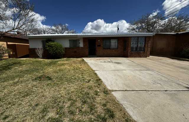 908 Faye Place Northeast - 908 Faye Place Northeast, Albuquerque, NM 87112