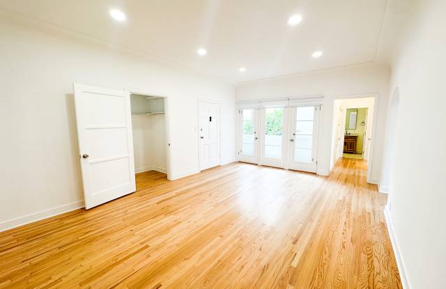 1540 East Wilson Avenue - B