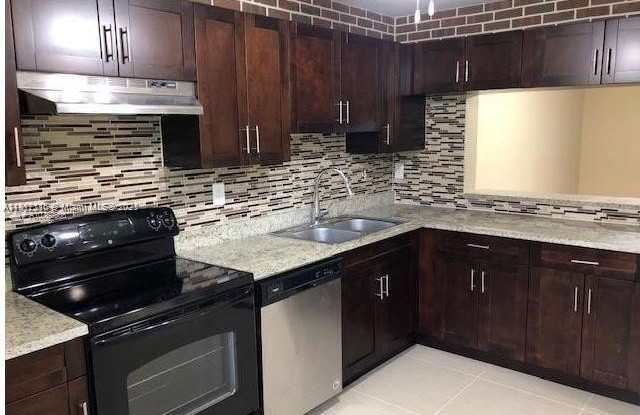 Photo of 4943 NW 82nd Ave