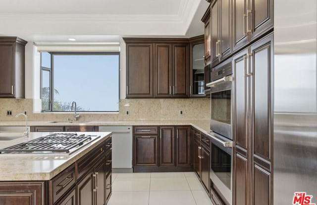 462 South Maple Drive