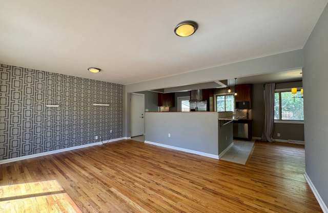 Large Single Family Home Available NOW!! ONE MONTH FREE!!