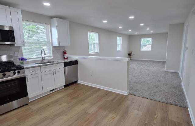 102 E CLEMENTS BRIDGE Road