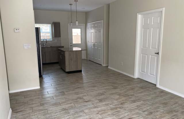 4905 North Hiawatha Drive - 4905-01