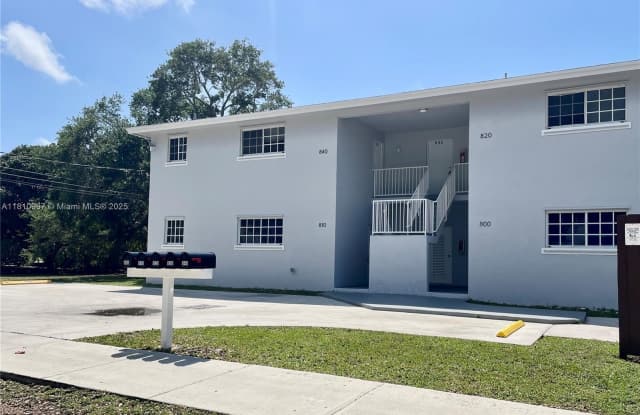 800 SW 10th Ave