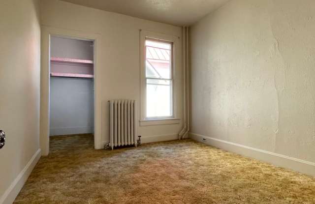 Photo of Five Bedroom Home in Central La Crosse