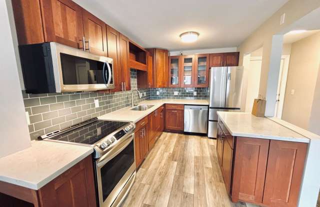 Photo of Beautiful 1 bed 1 bath executive condo! Heated parking, gym, sauna!