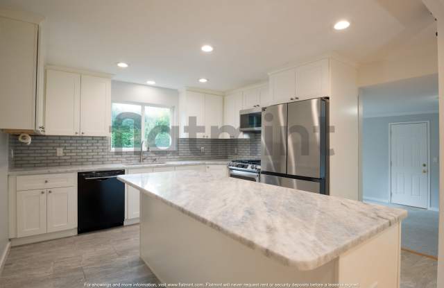 Photo of 7037 Northeast 137th Street