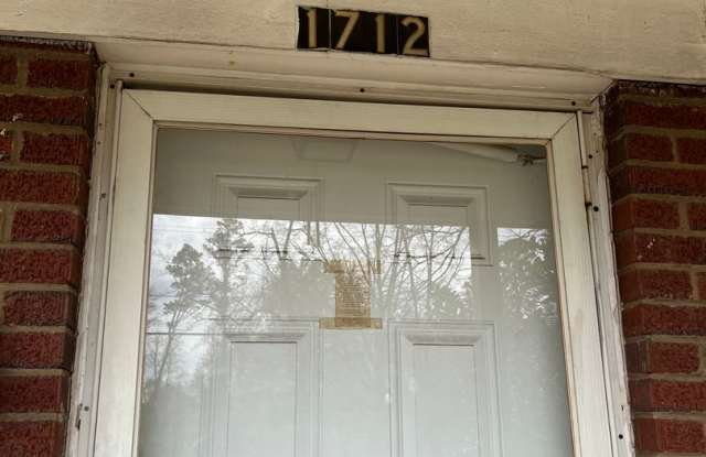 Spacious 2bedroom House ($500.00 0ff The first full months rent )