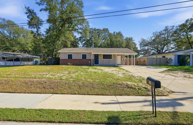 3 bedroom in Mary Esther Heights!