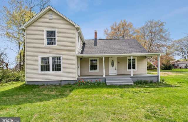 Experience the perfect blend of peaceful country charm and modern comfort in this beautifully refreshed residence, ideally situated between Gainesville and Warrenton.