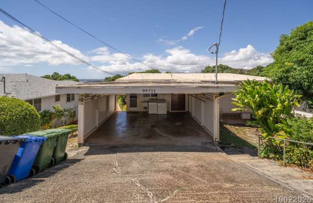 Partially Renovated Upstairs 3 BD 1 BA home in Aiea ($300 off the first month’s rent if moved in December 21, 2025)