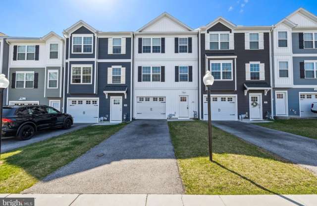 82 BROOKSIDE AVE
