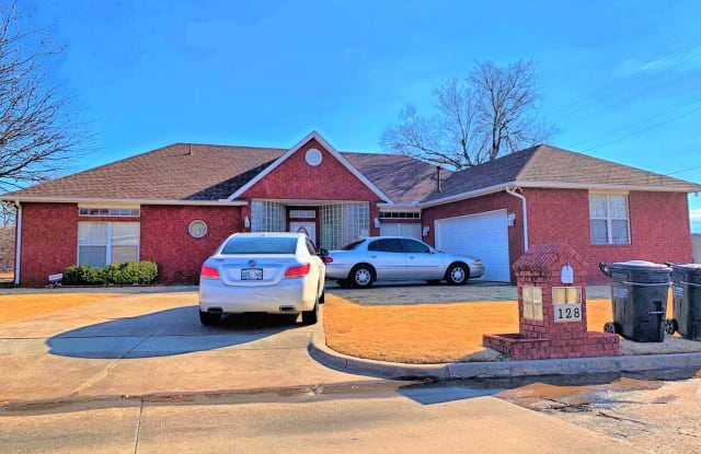 128 Highland Dr - 128 Highland Drive, Moore, OK 73160