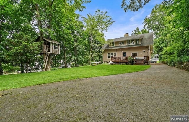 56  Hillside Avenue - 56 Hillside Avenue, Tenafly, NJ 07670