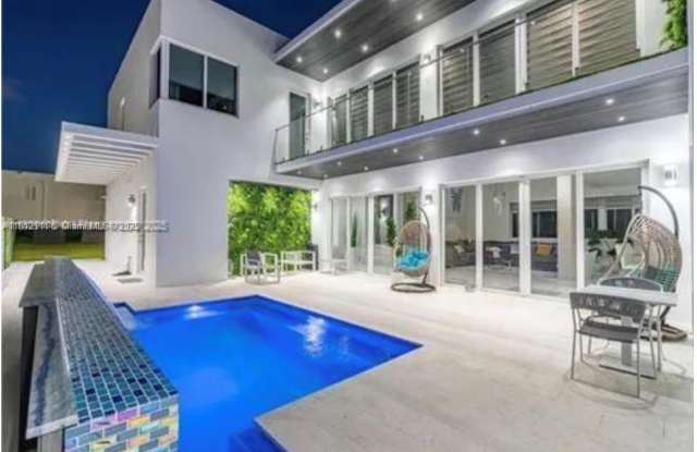 Photo of 6767 NW 103rd Pl