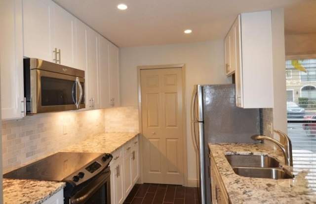 600 CASA PARK COURT F