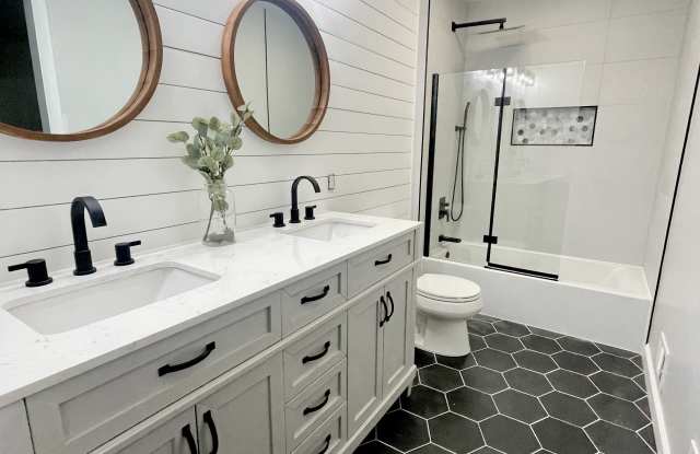 10394 Meadowhead Circle