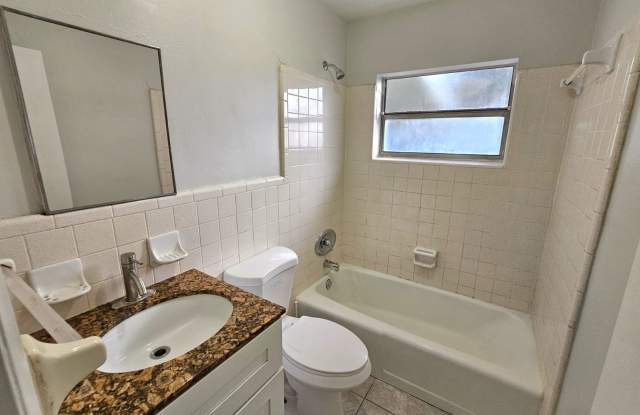 Photo of 2584 Seneca Ave