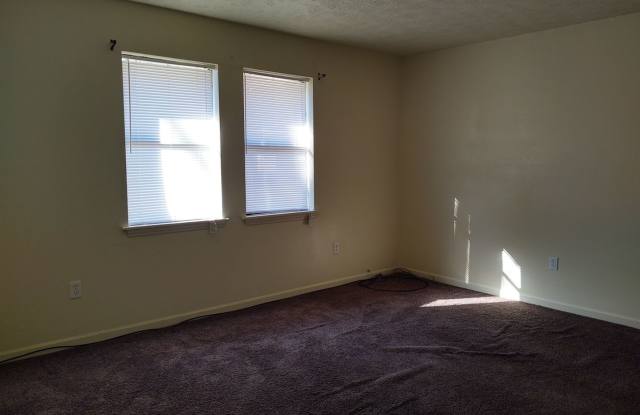 Cute 2 bedroom duplex on quiet Eastside street AVAILABLE NOW!