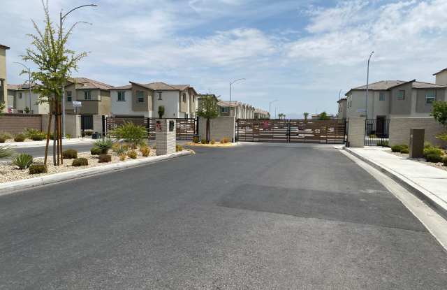 2624 BLAZING BLUE AVE