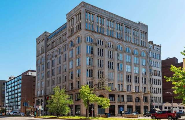 Photo of Downtown St. Louis Condo for Rent - Meridian Building