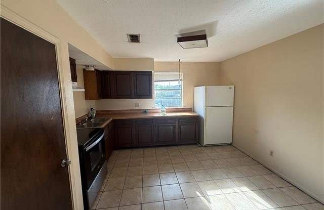 320 W LIBERAUX Street