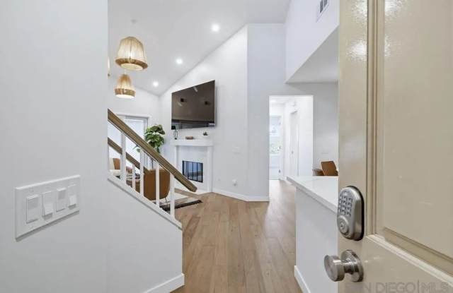 7223 Camino Degrazia unit: 75