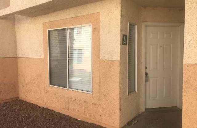 2 Bedroom 2 bath condo with a den ready for move in!! Ask about our promotion!!