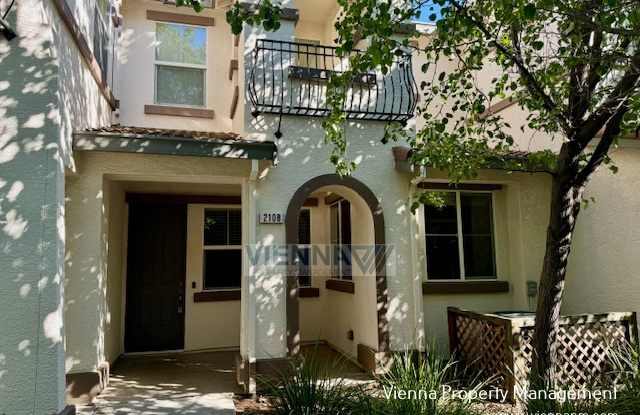 2108 Las Palomas Loop